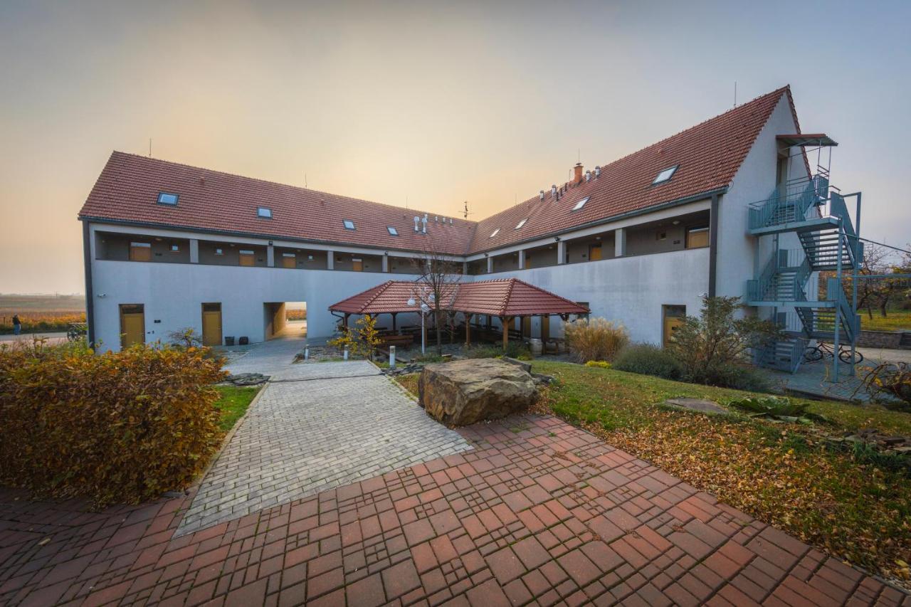 Hotel Madl Velke Bilovice Exterior photo